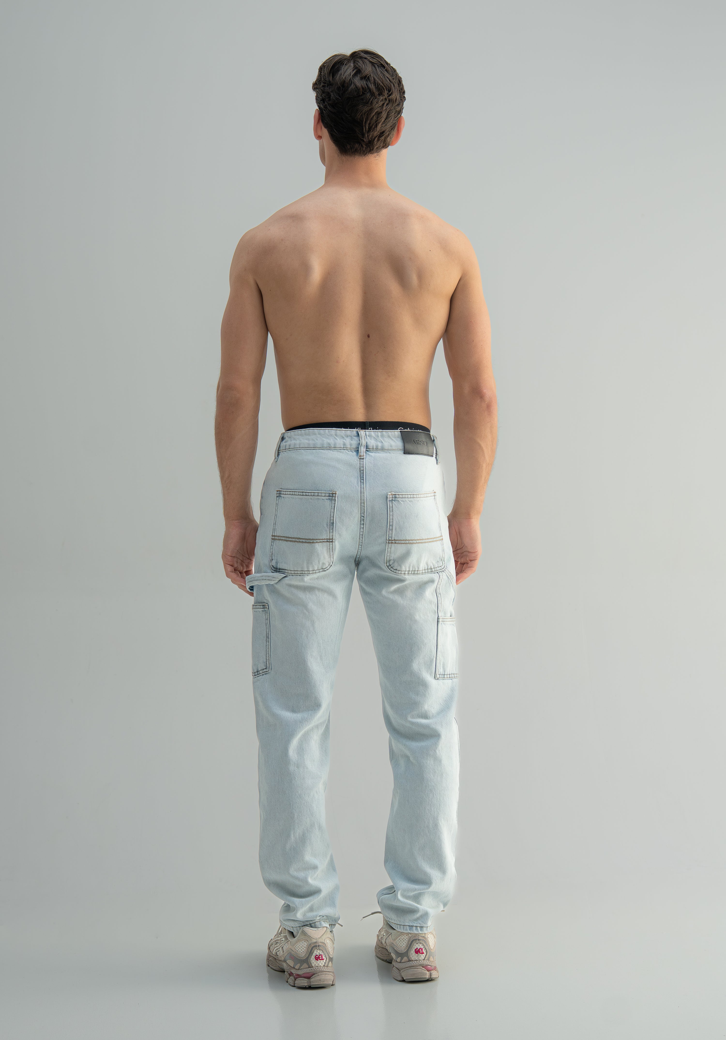 Loose fit denim jeans
Panel construction
Premium denim fabric
Stone washed finish