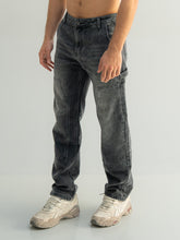 Loose fit denim jeans
Panel construction
Premium denim fabric
Stone washed finish