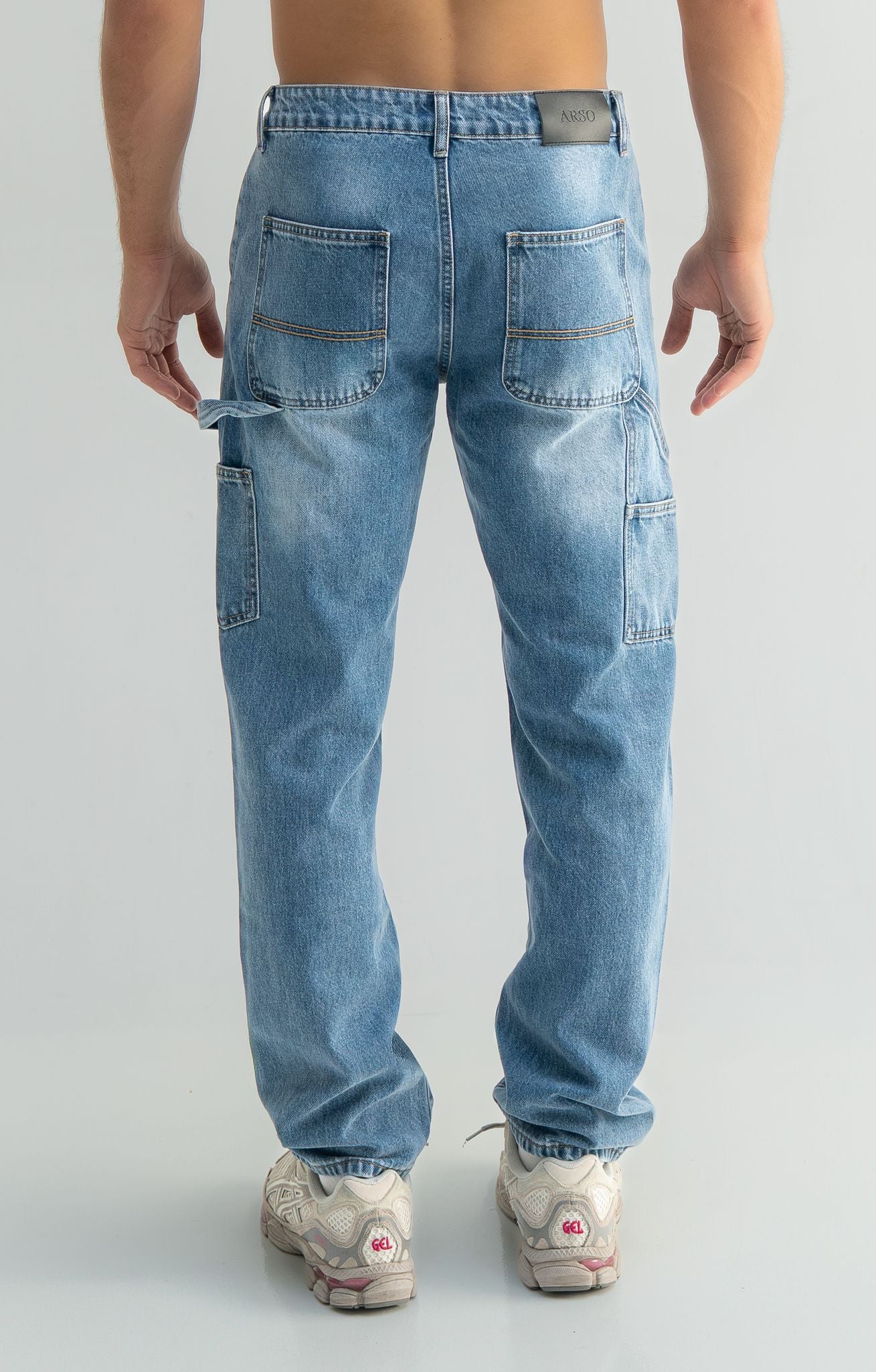 Loose fit denim jeans
Panel construction
Premium denim fabric
Stone washed finish