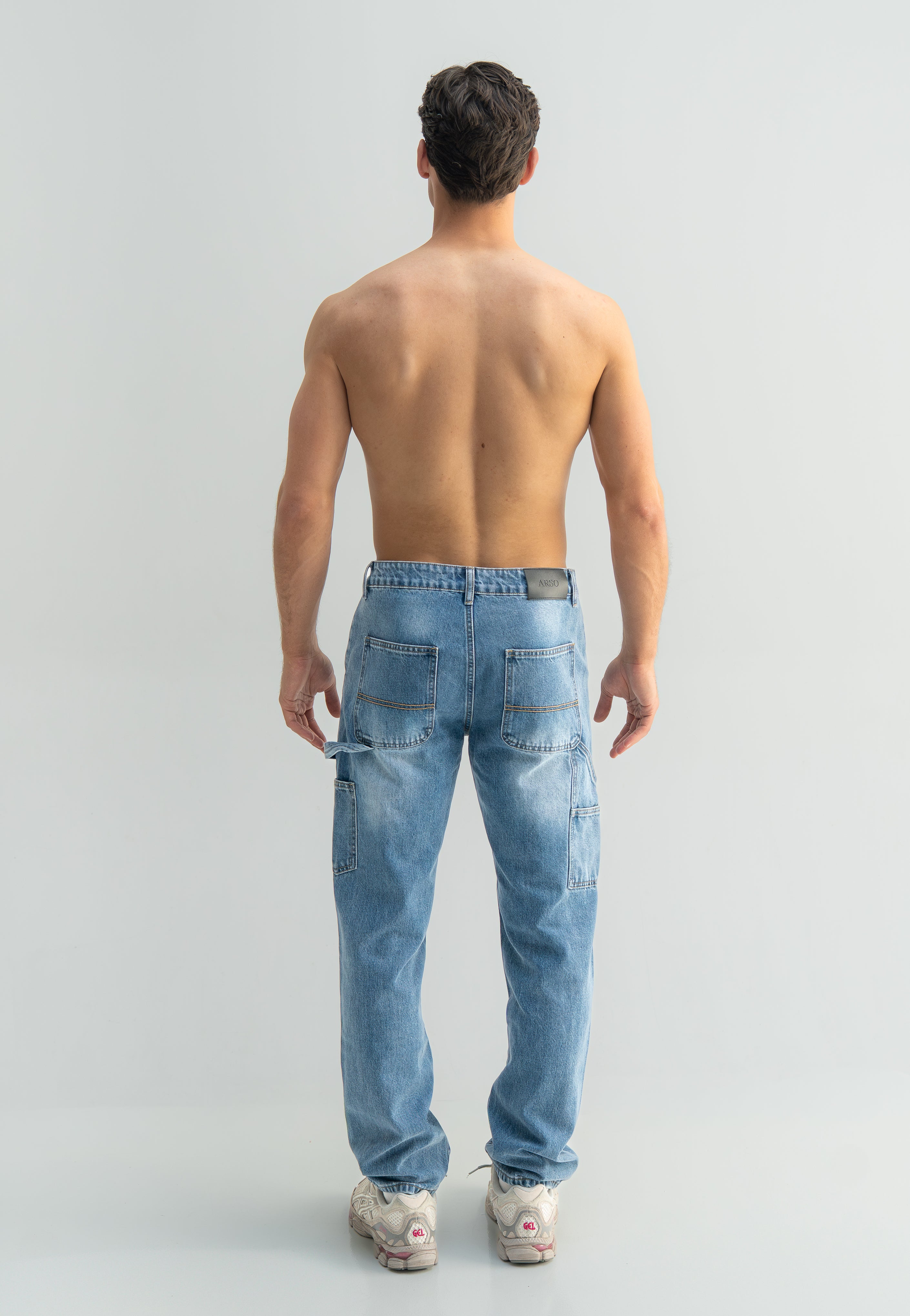 Loose fit denim jeans
Panel construction
Premium denim fabric
Stone washed finish