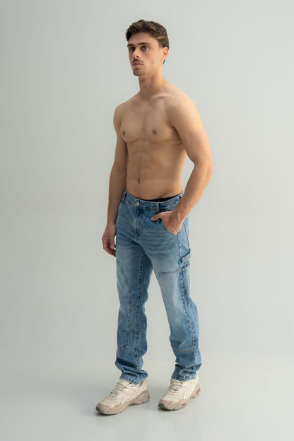 Loose fit denim jeans
Panel construction
Premium denim fabric
Stone washed finish