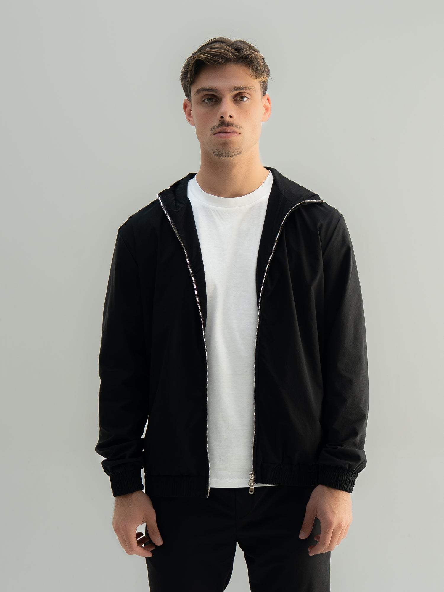Arso Amsterdam Zip casual set
Slim fit
Zip closure
Structured collar
Premium stretch fabric
Breathable and lightweight
Smooth matte finish
Reinforced seams
Shape-retaining