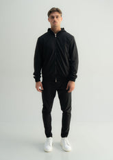 Arso Amsterdam Zip casual set
Slim fit
Zip closure
Structured collar
Premium stretch fabric
Breathable and lightweight
Smooth matte finish
Reinforced seams
Shape-retaining