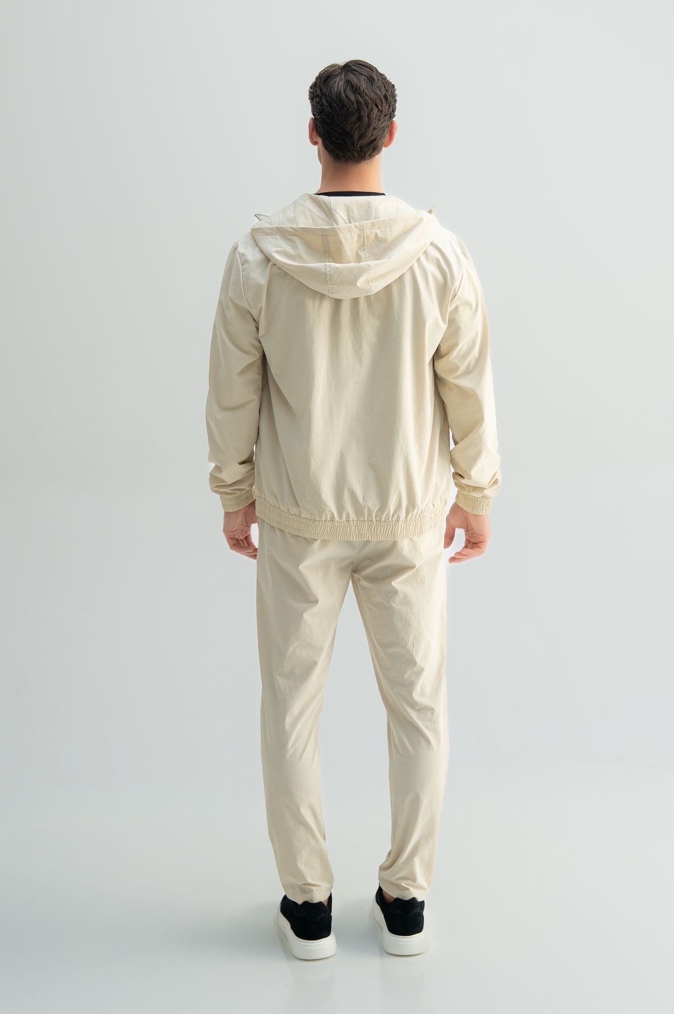 Arso Amsterdam Zip casual set
Slim fit
Zip closure
Structured collar
Premium stretch fabric
Breathable and lightweight
Smooth matte finish
Reinforced seams
Shape-retaining