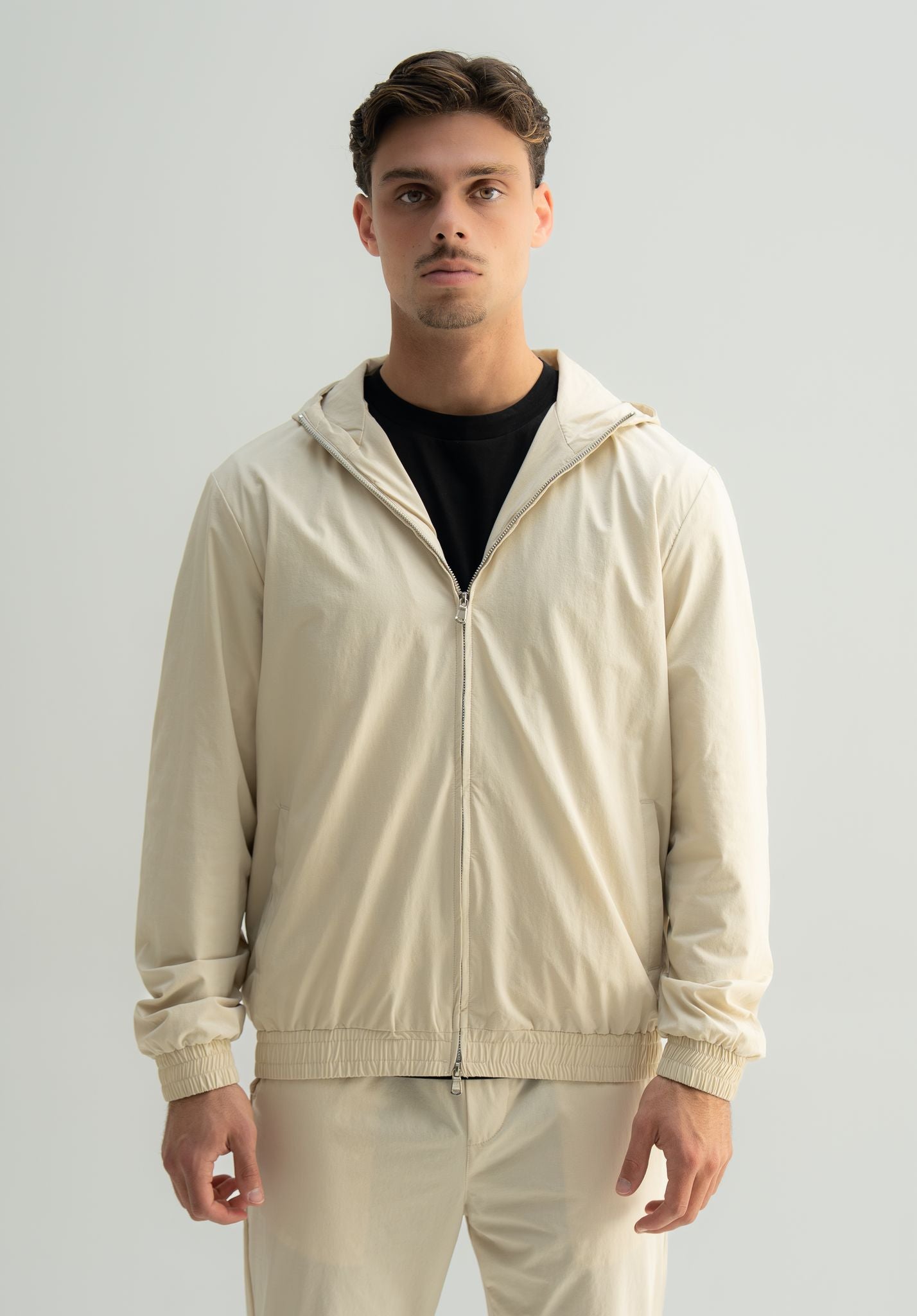 Arso Amsterdam Zip casual set
Slim fit
Zip closure
Structured collar
Premium stretch fabric
Breathable and lightweight
Smooth matte finish
Reinforced seams
Shape-retaining