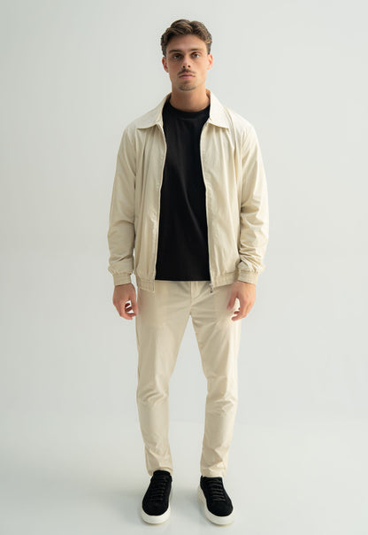 Arso Amsterdam Zip casual set
Slim fit
Zip closure
Structured collar
Premium stretch fabric
Breathable and lightweight
Smooth matte finish
Reinforced seams
Shape-retaining
