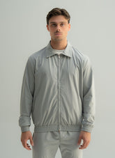 Arso Amsterdam Zip casual set
Slim fit
Zip closure
Structured collar
Premium stretch fabric
Breathable and lightweight
Smooth matte finish
Reinforced seams
Shape-retaining