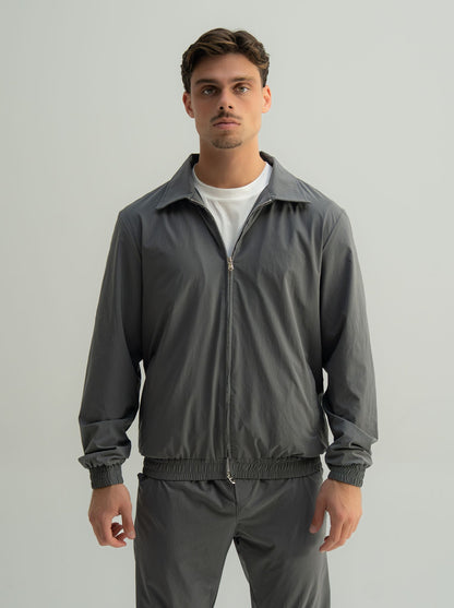 Arso Amsterdam Zip casual set
Slim fit
Zip closure
Structured collar
Premium stretch fabric
Breathable and lightweight
Smooth matte finish
Reinforced seams
Shape-retaining