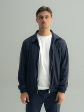 Arso Amsterdam Zip casual set
Slim fit
Zip closure
Structured collar
Premium stretch fabric
Breathable and lightweight
Smooth matte finish
Reinforced seams
Shape-retaining