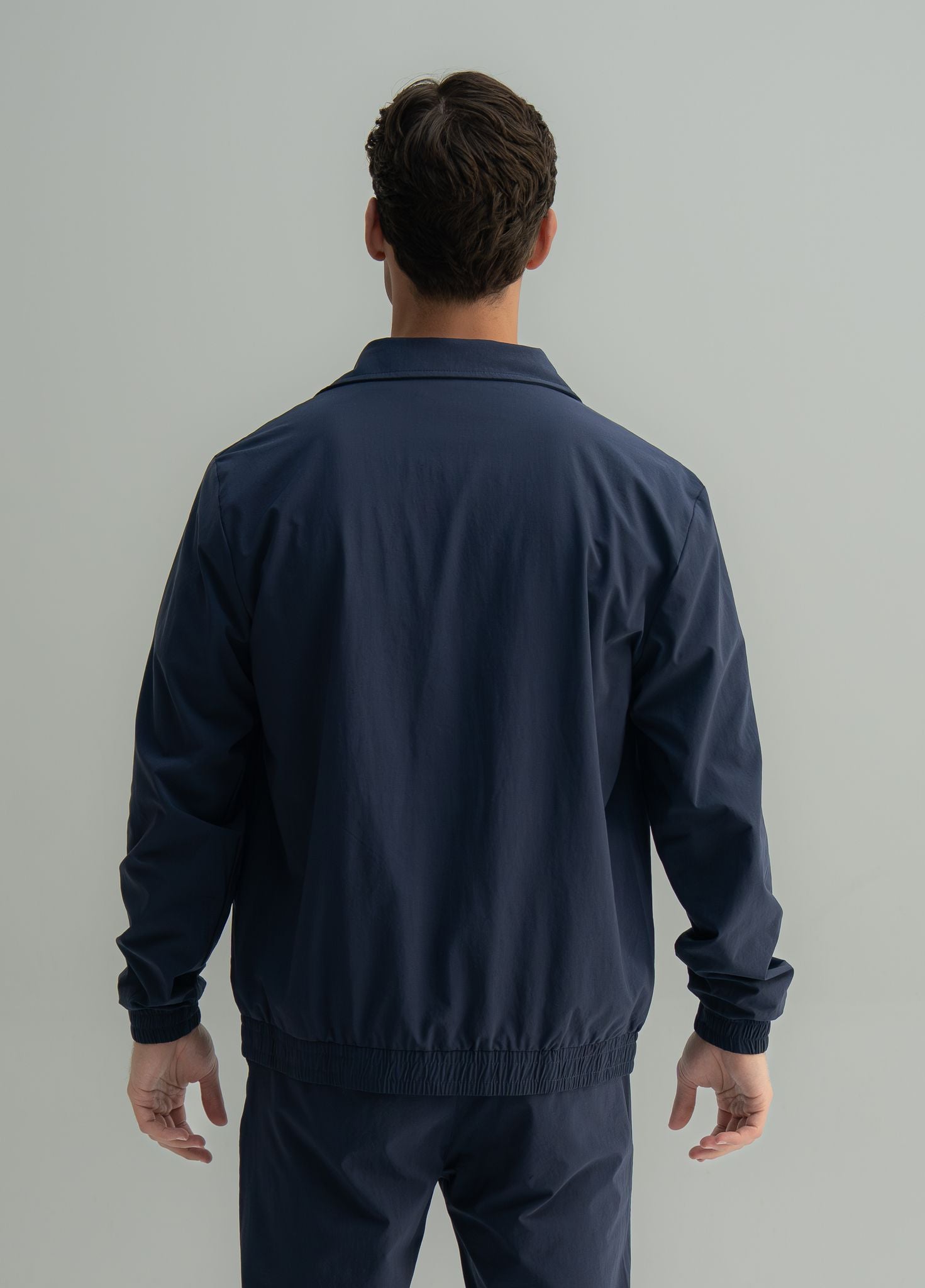 Arso Amsterdam Zip casual set
Slim fit
Zip closure
Structured collar
Premium stretch fabric
Breathable and lightweight
Smooth matte finish
Reinforced seams
Shape-retaining