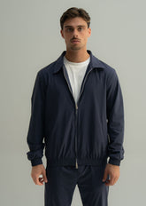 Arso Amsterdam Zip casual set
Slim fit
Zip closure
Structured collar
Premium stretch fabric
Breathable and lightweight
Smooth matte finish
Reinforced seams
Shape-retaining