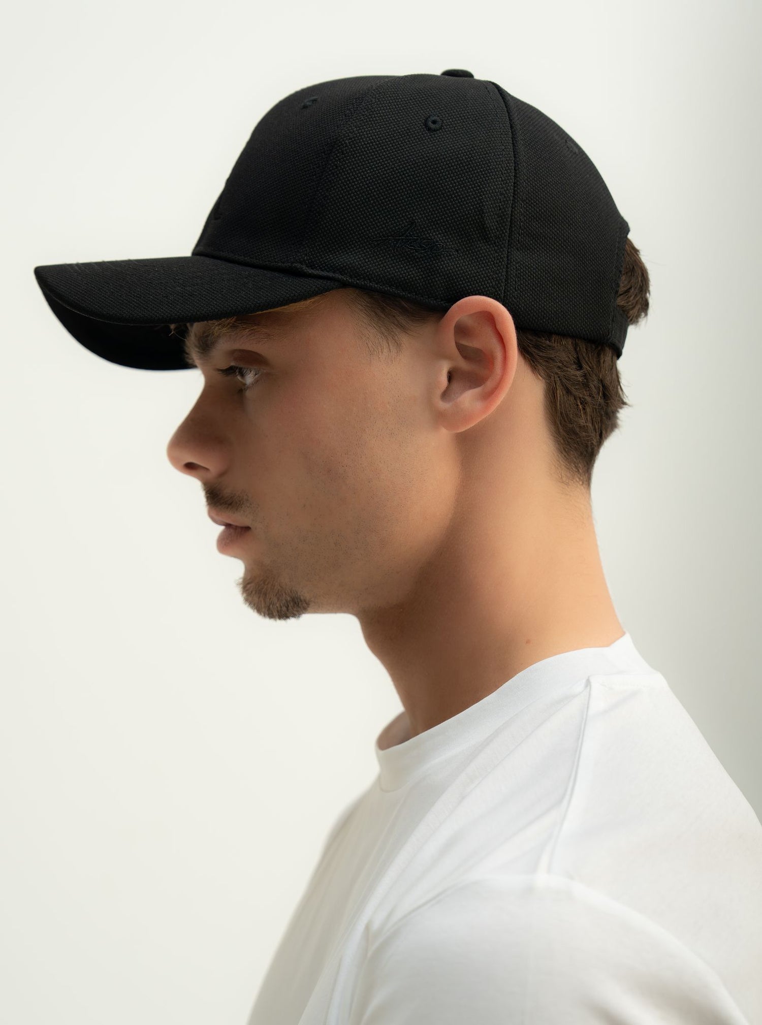 Refined Monogram Cap in Black/Black

Embroidered ARSO Monogram
Structured Front Panel
100% Cotton
Curved Brim
Six-Panel Construction
Ventilation Eyelets
Adjustable Back Closure

Designed for a clean, effortless finish.