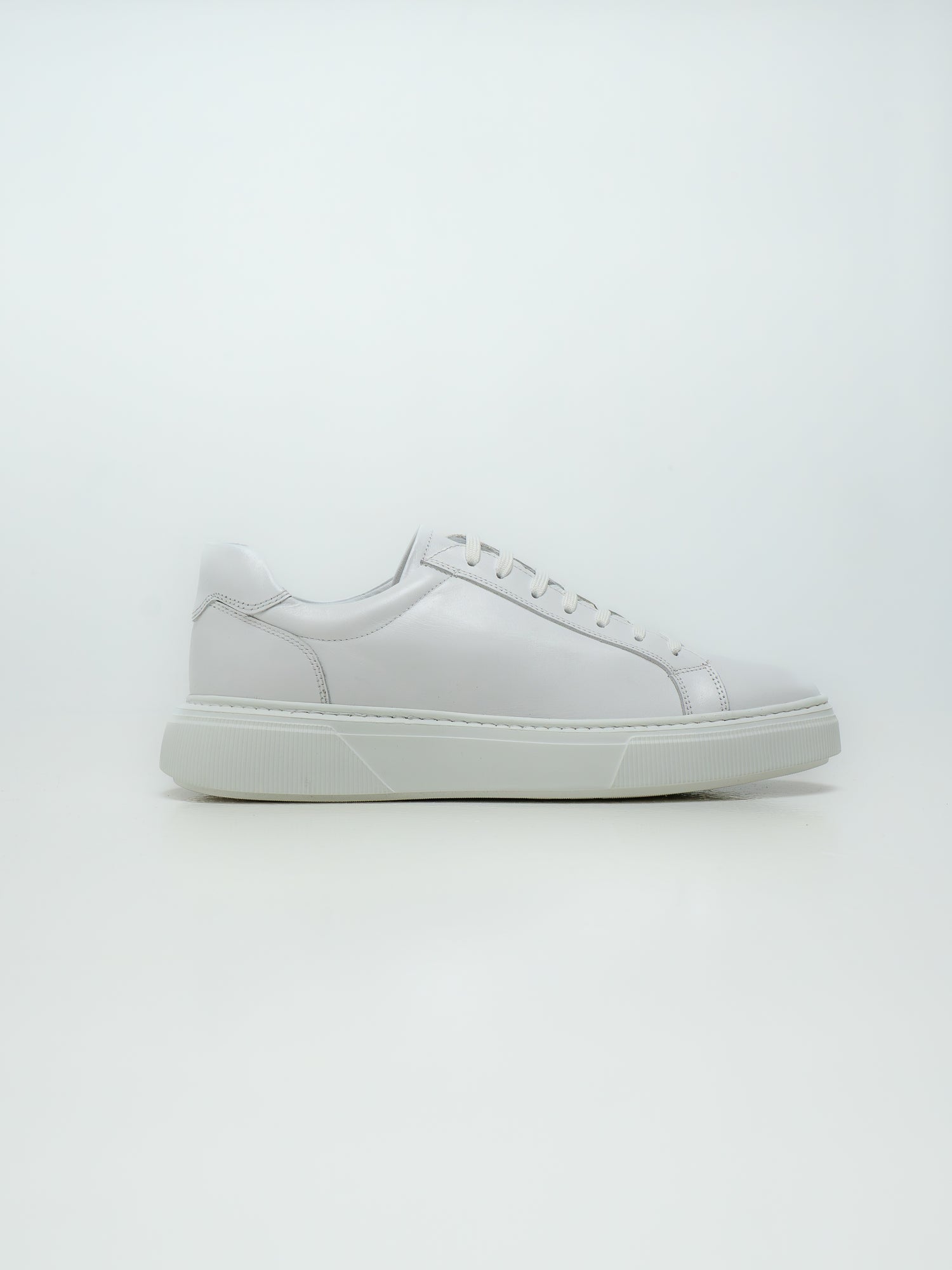 CLASSIC LEATHER SNEAKERS - WHITE