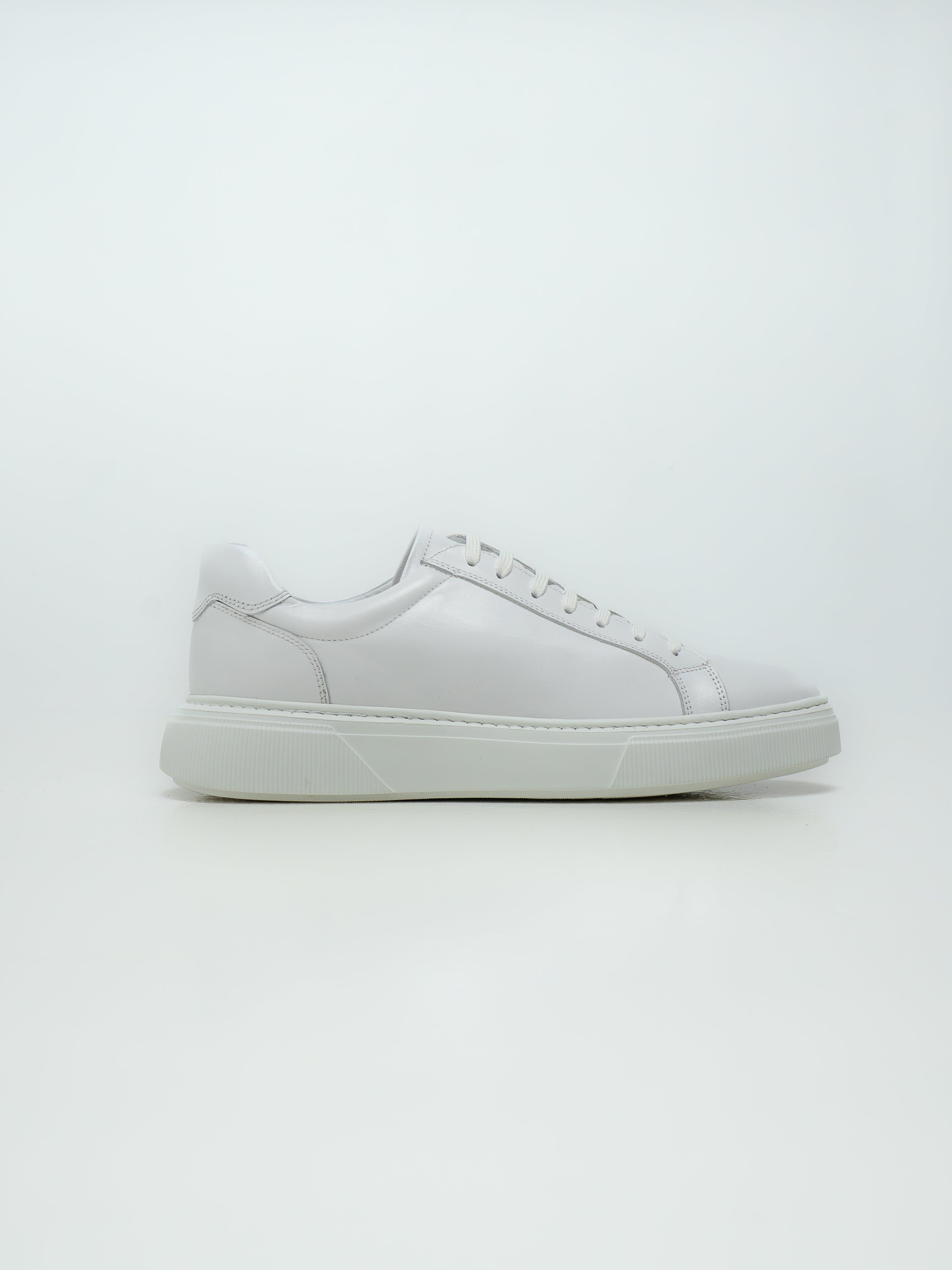 CLASSIC LEATHER SNEAKERS - WHITE