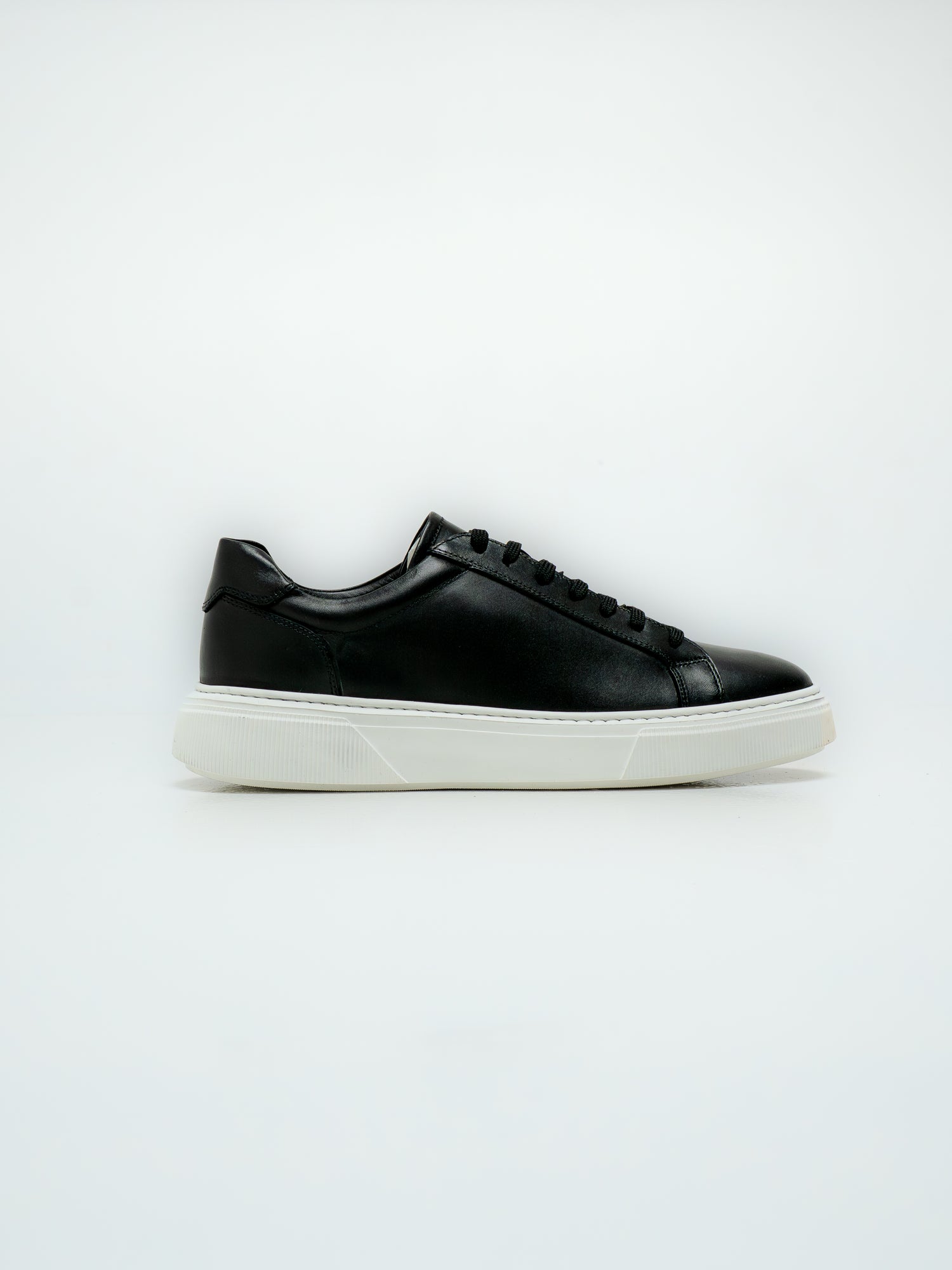 CLASSIC LEATHER SNEAKERS - BLACK