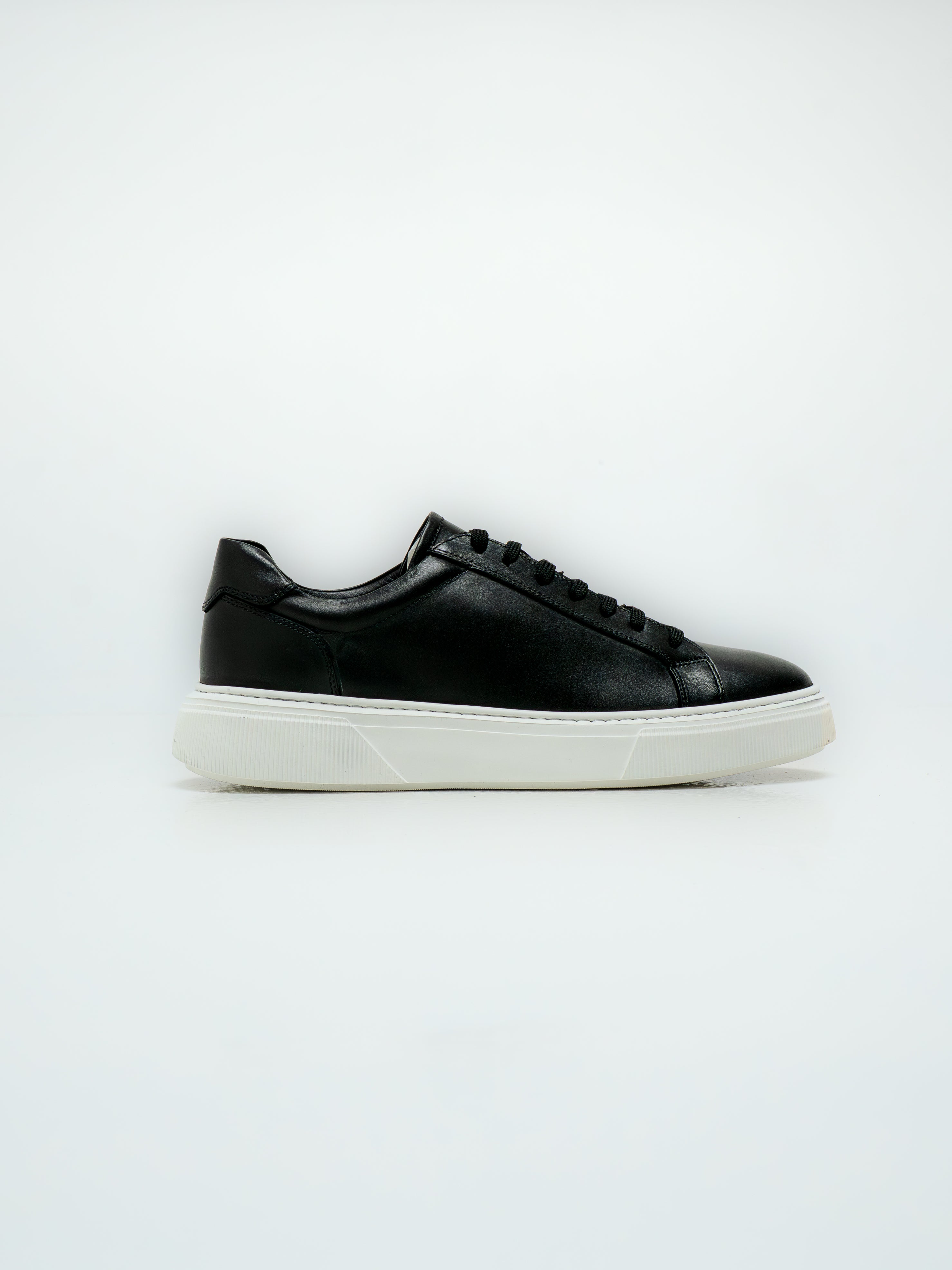 CLASSIC LEATHER SNEAKERS - BLACK