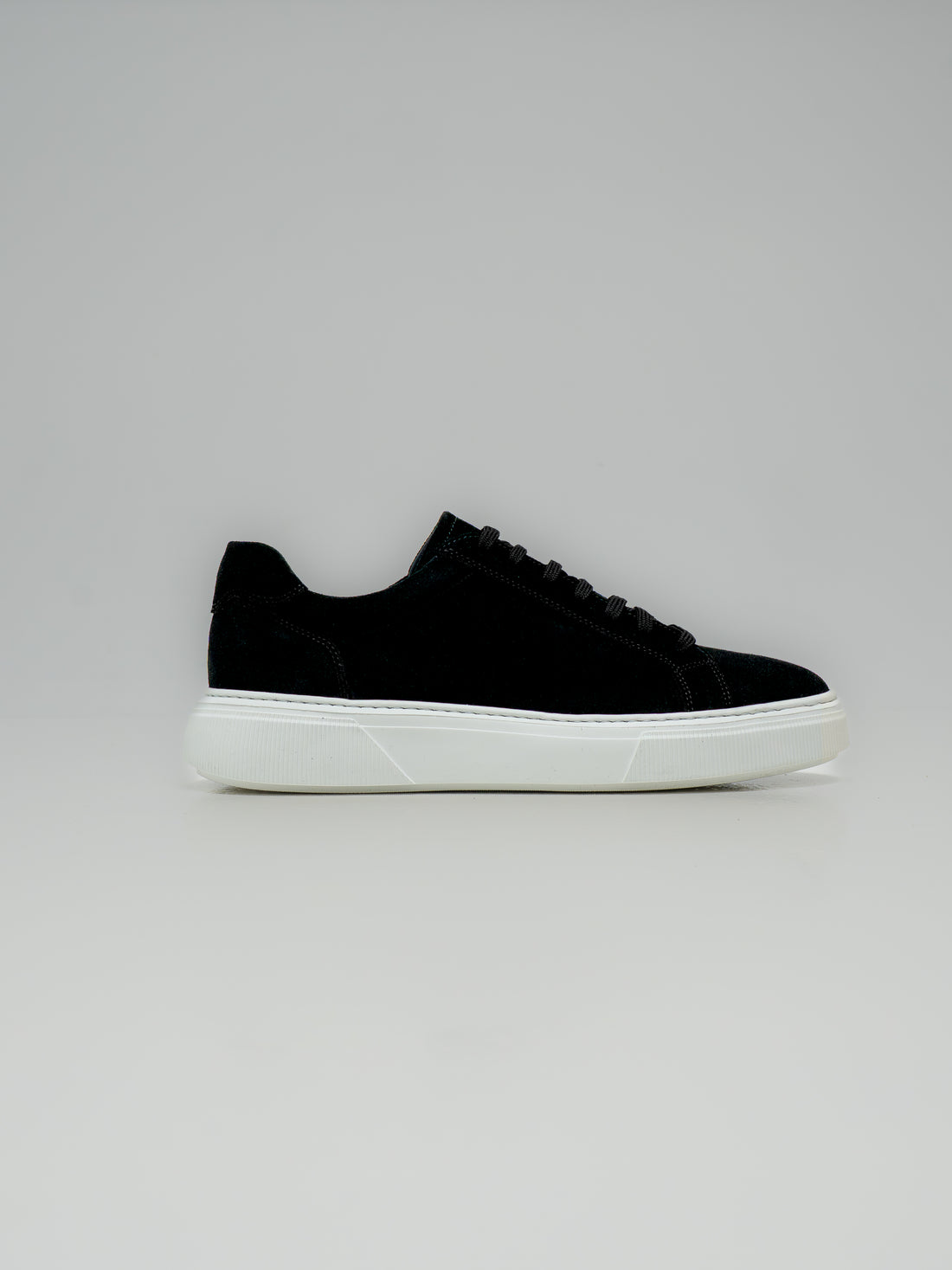 CLASSIC SUEDE SNEAKERS - BLACK