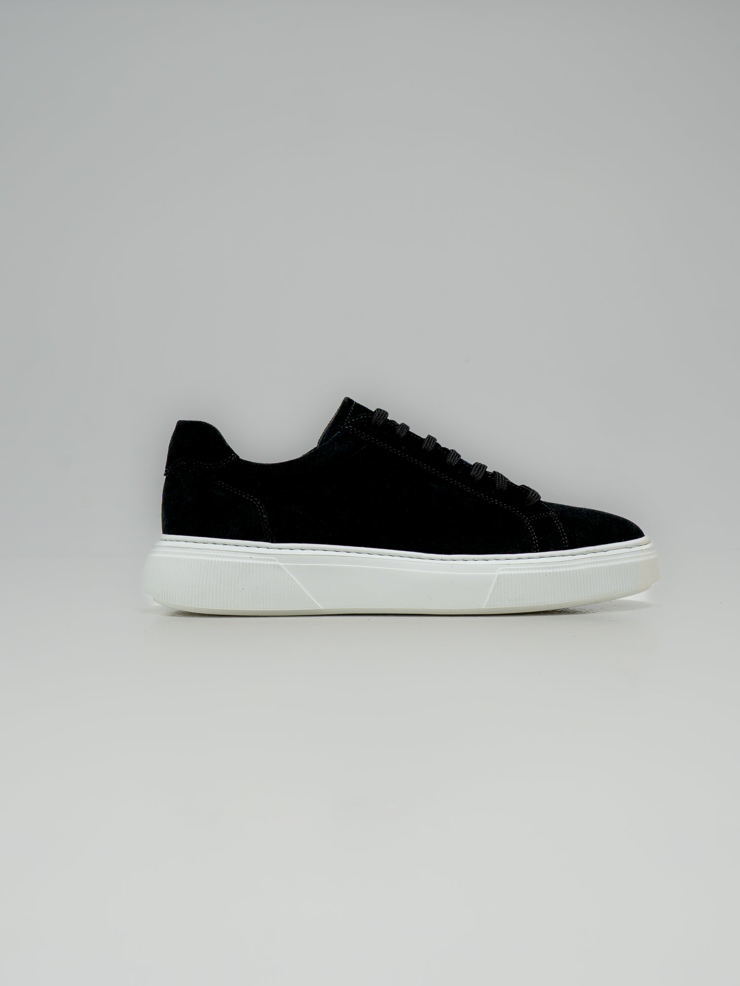 CLASSIC SUEDE SNEAKERS - BLACK