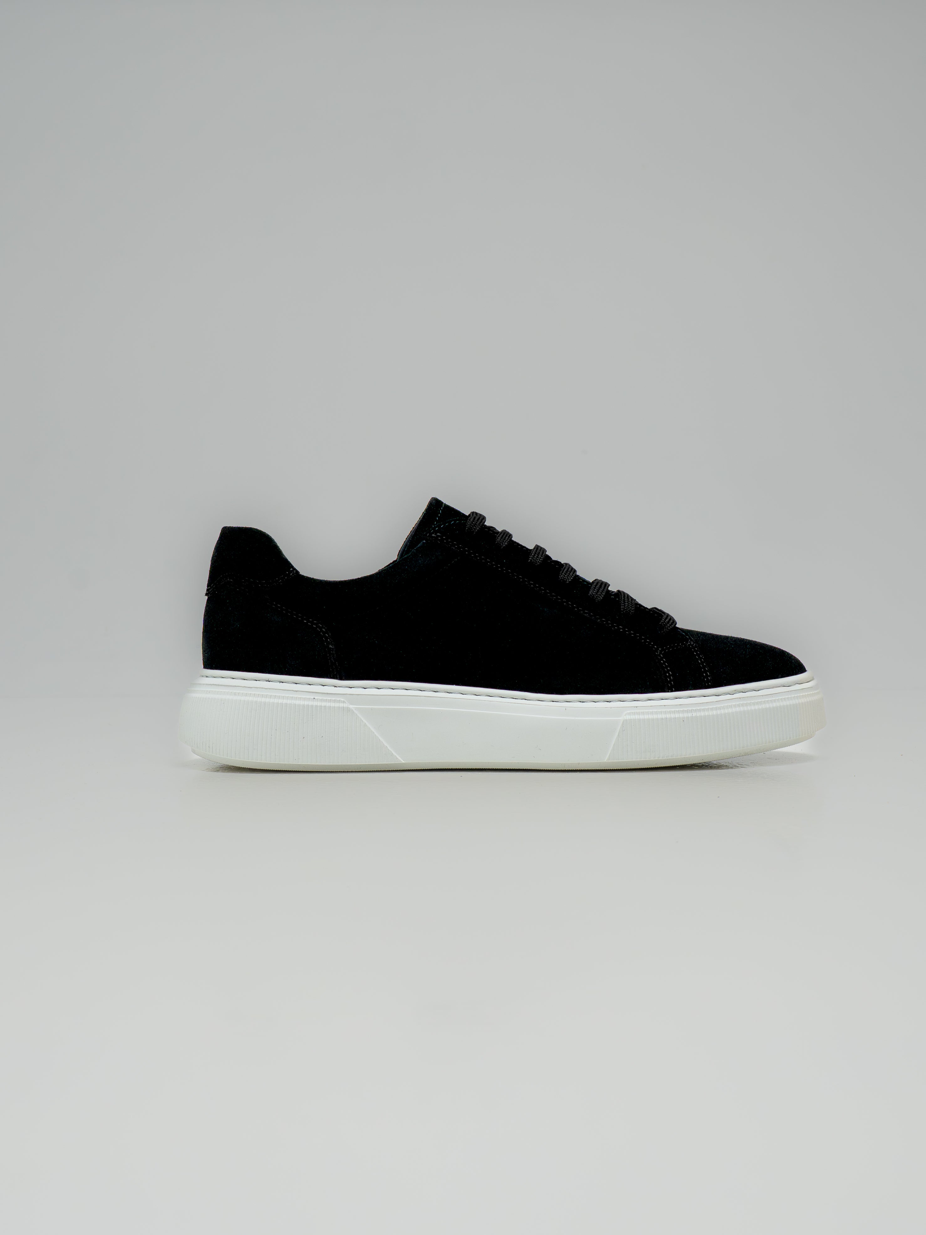 CLASSIC SUEDE SNEAKERS - BLACK