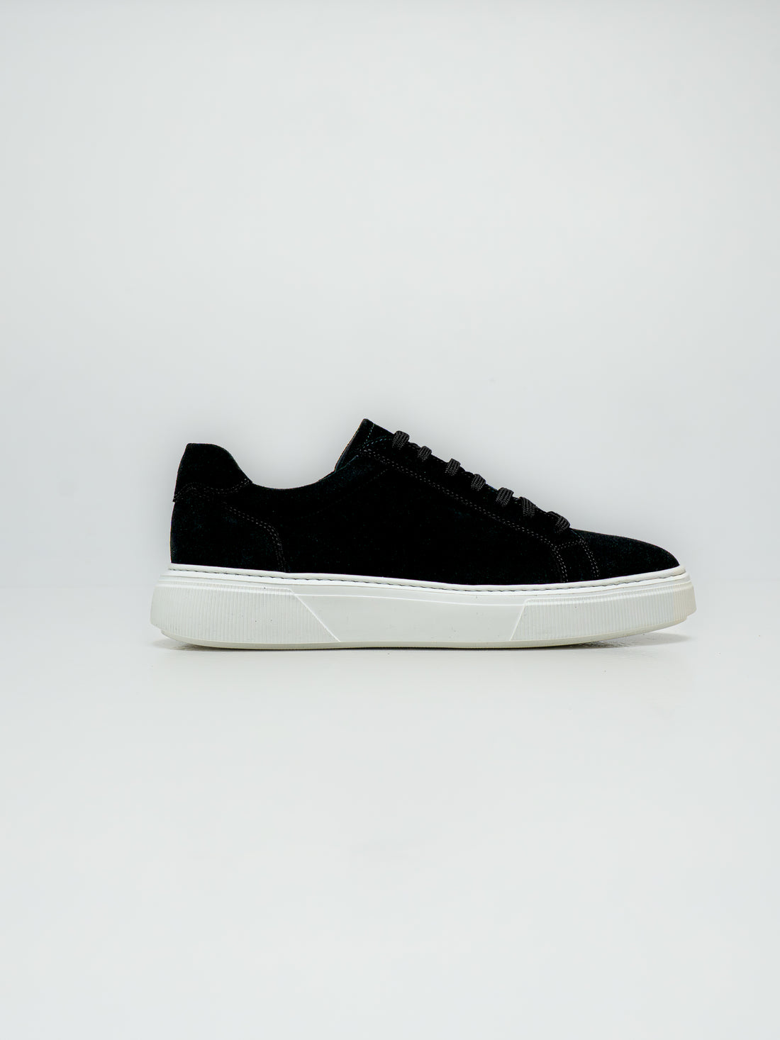 CLASSIC SUEDE SNEAKERS - BLACK