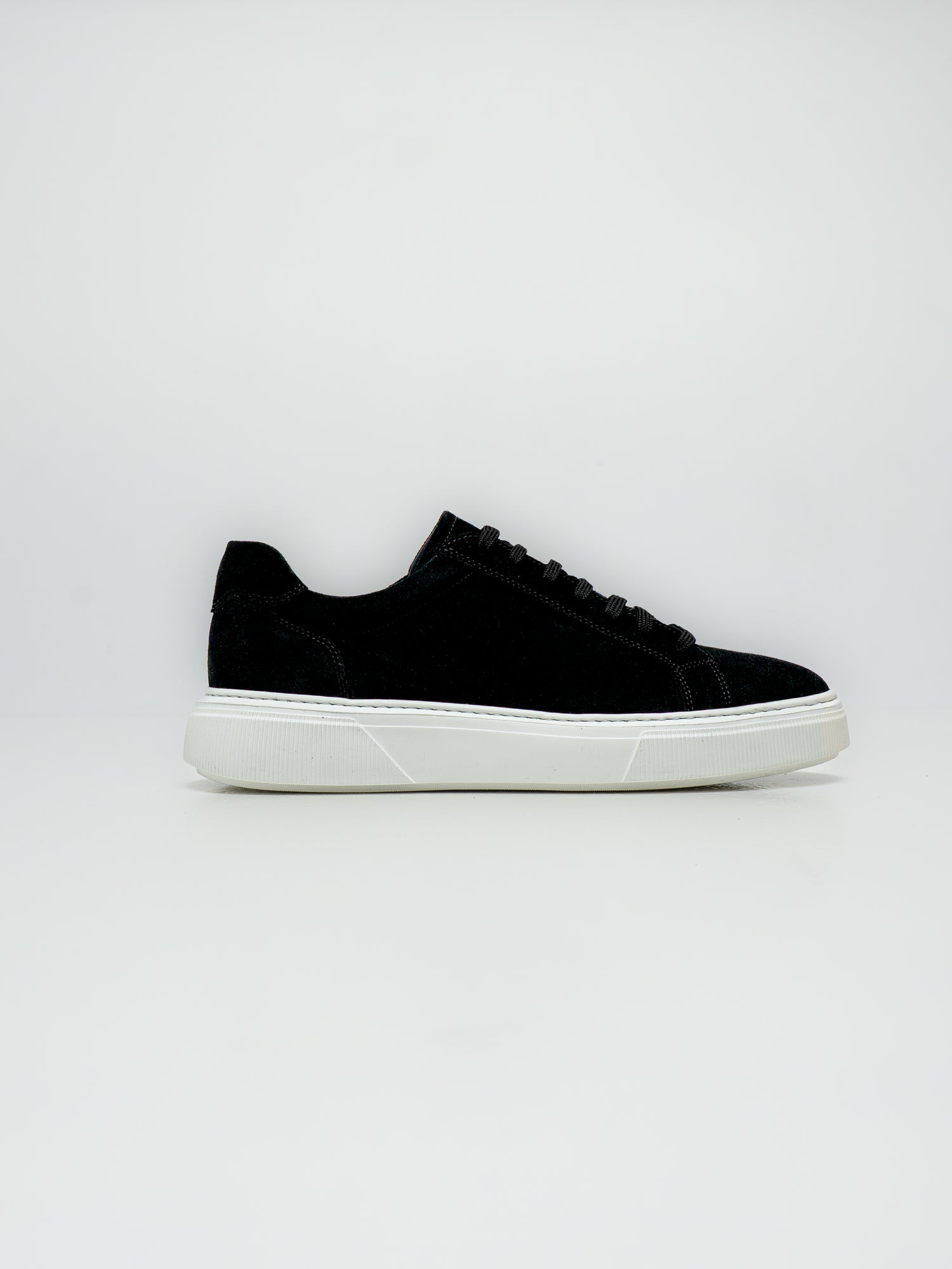 CLASSIC SUEDE SNEAKERS - BLACK