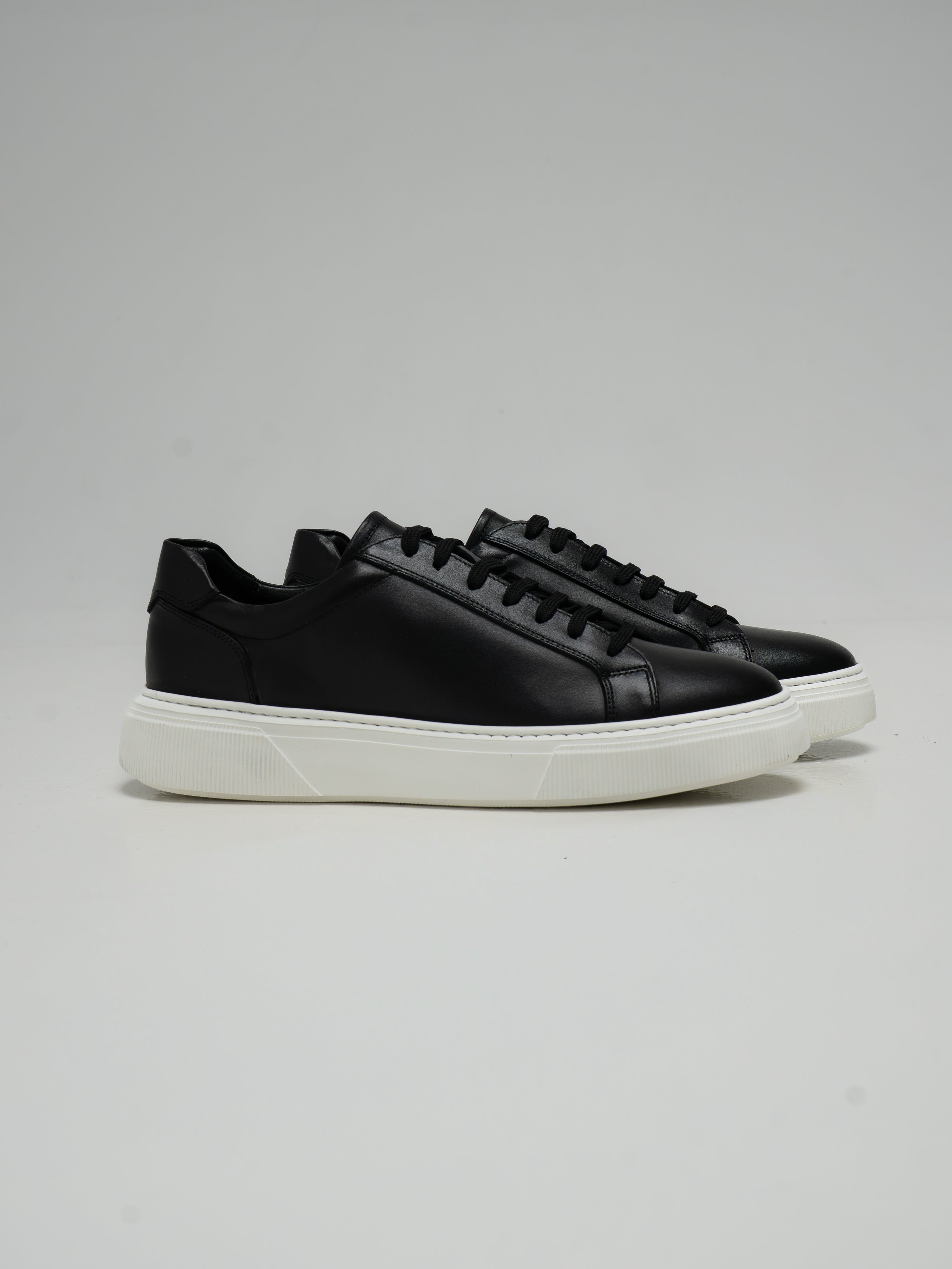 CLASSIC LEATHER SNEAKERS - BLACK