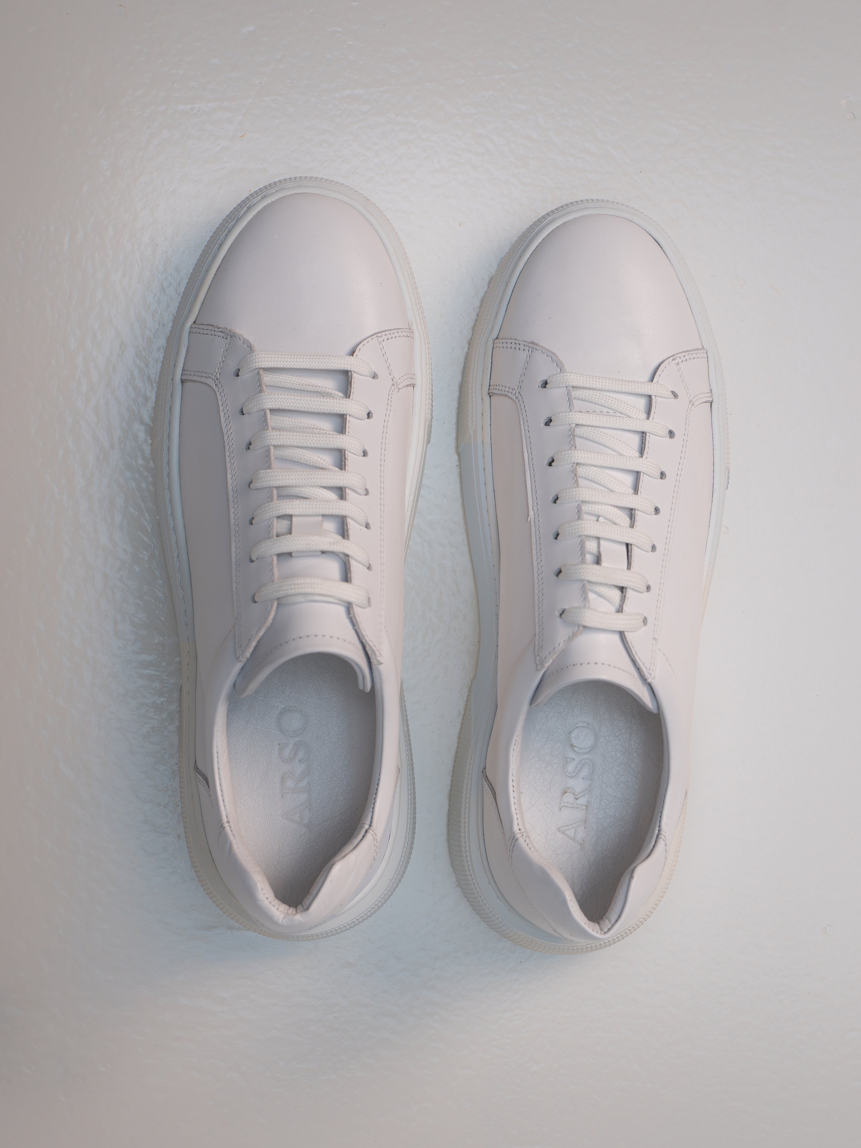 CLASSIC LEATHER SNEAKERS - WHITE